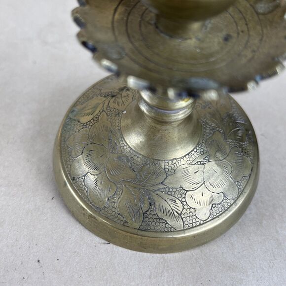 Lot Of 3 VTG Brass Candlestick Holders w/ Floral Base - Picture 10 of 13